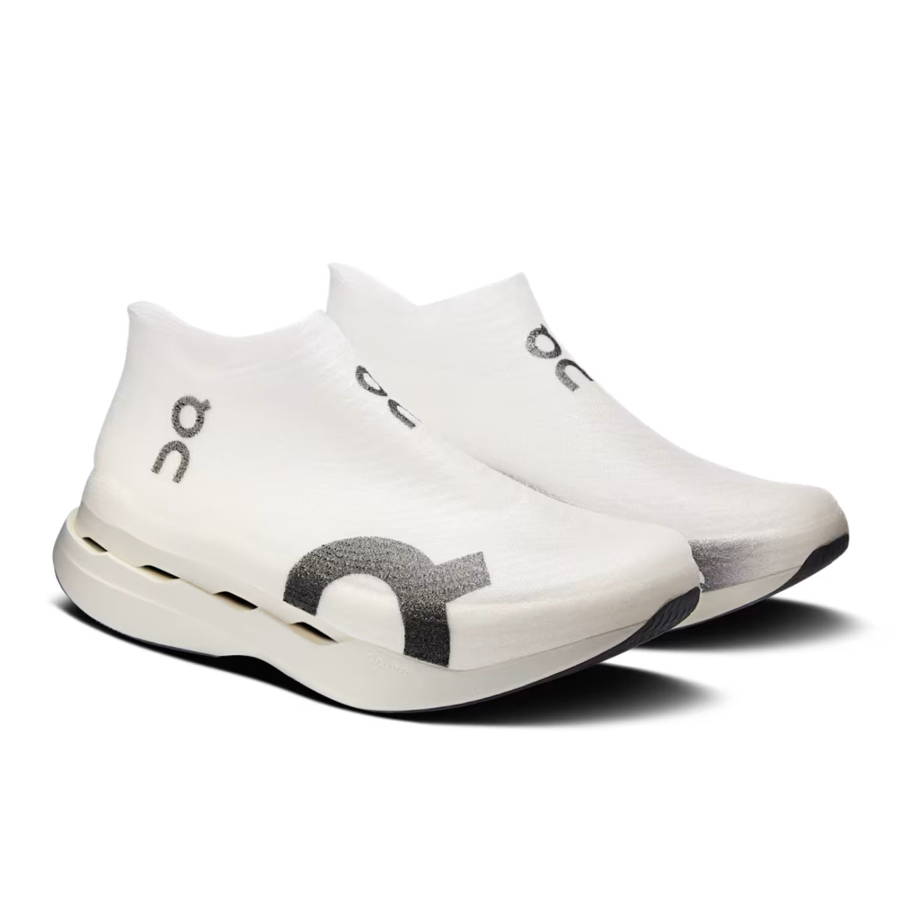 On Running Cloudboom Strike LightSpray \ White / Black