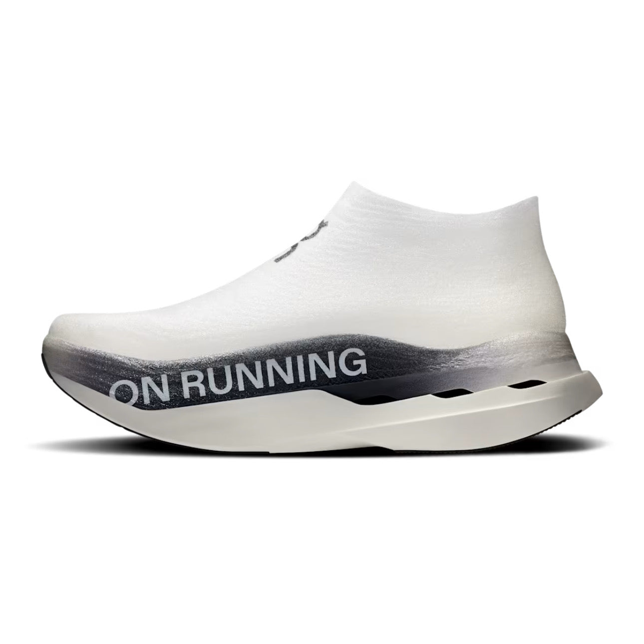 On Running Cloudboom Strike LightSpray \ White / Black